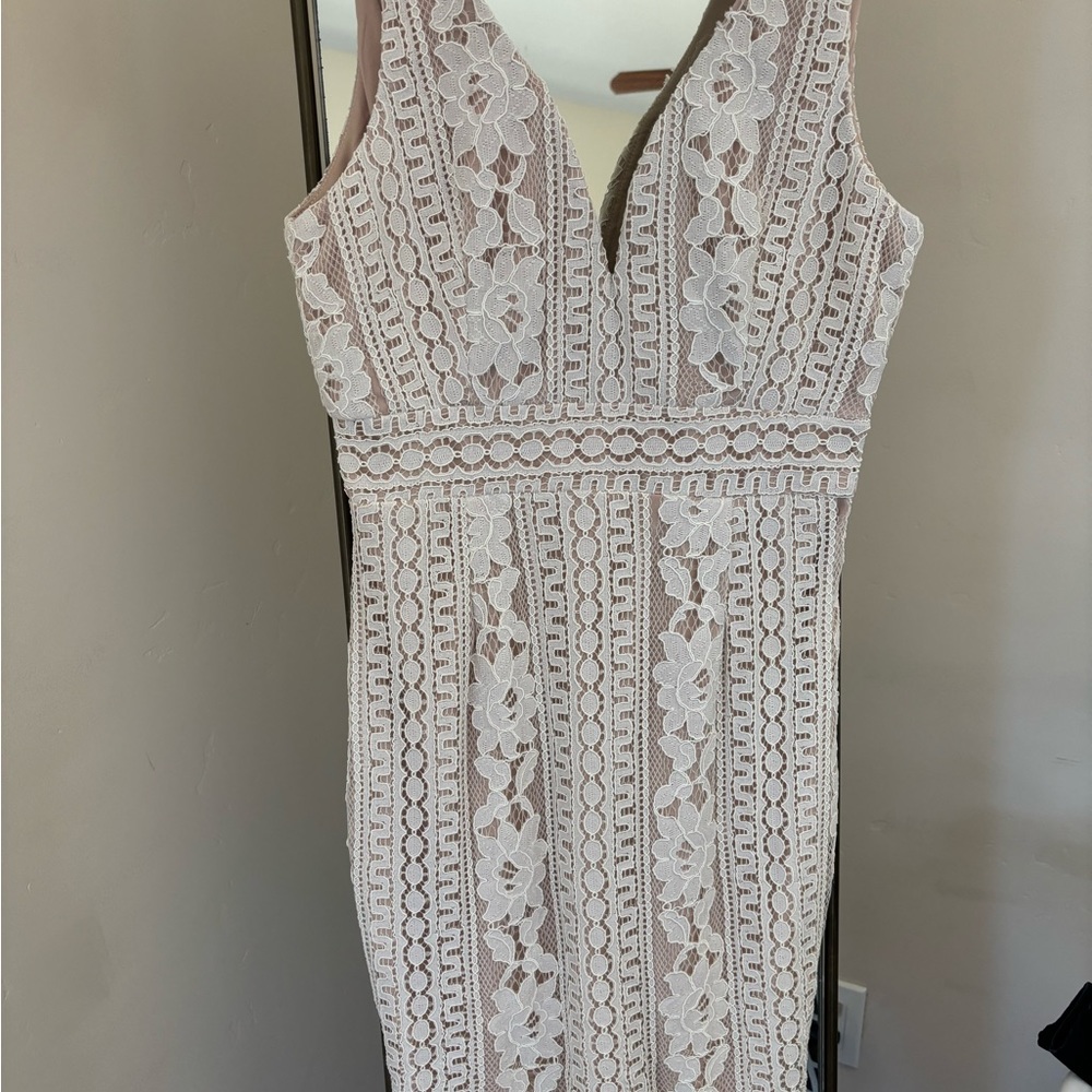 Selfie Leslie White lace dress size M